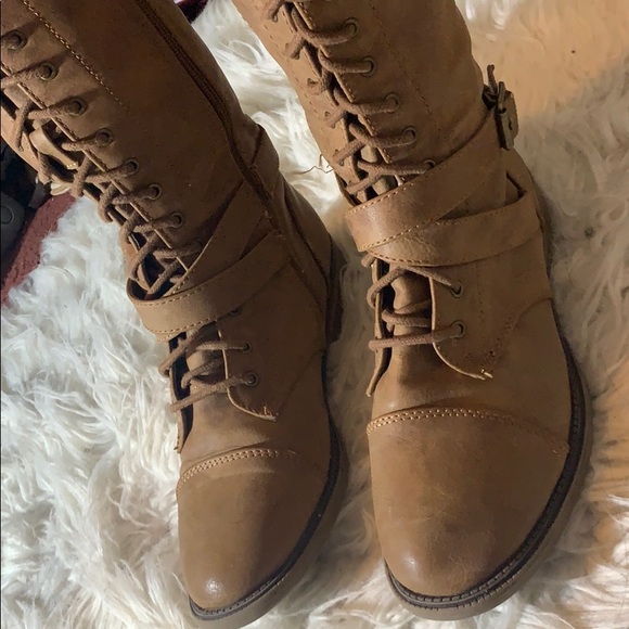 Boots - Picture 4 of 4